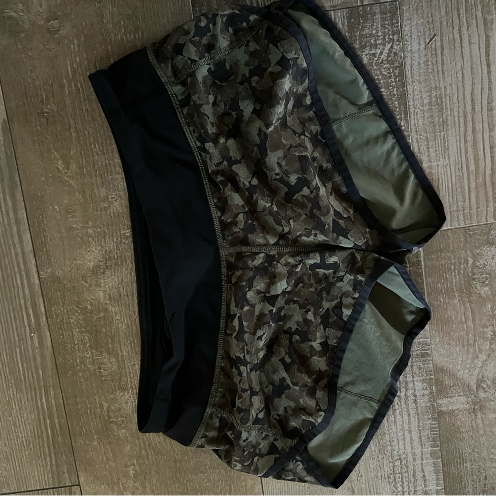 Lululemon camo shorts size 4